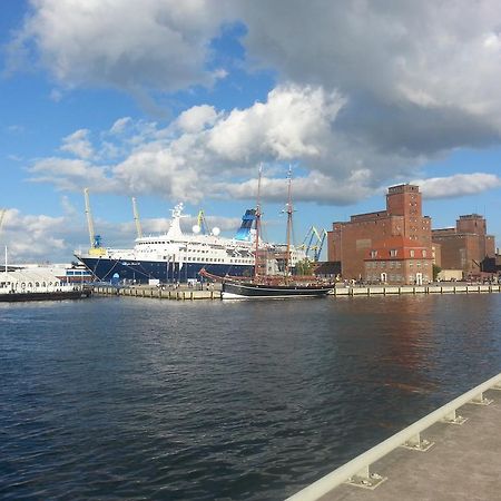 Pension Am Wassertor Wismar Bagian luar foto