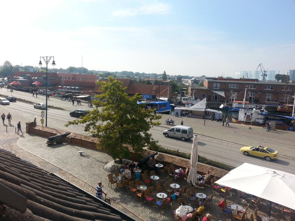 Pension Am Wassertor Wismar Bagian luar foto
