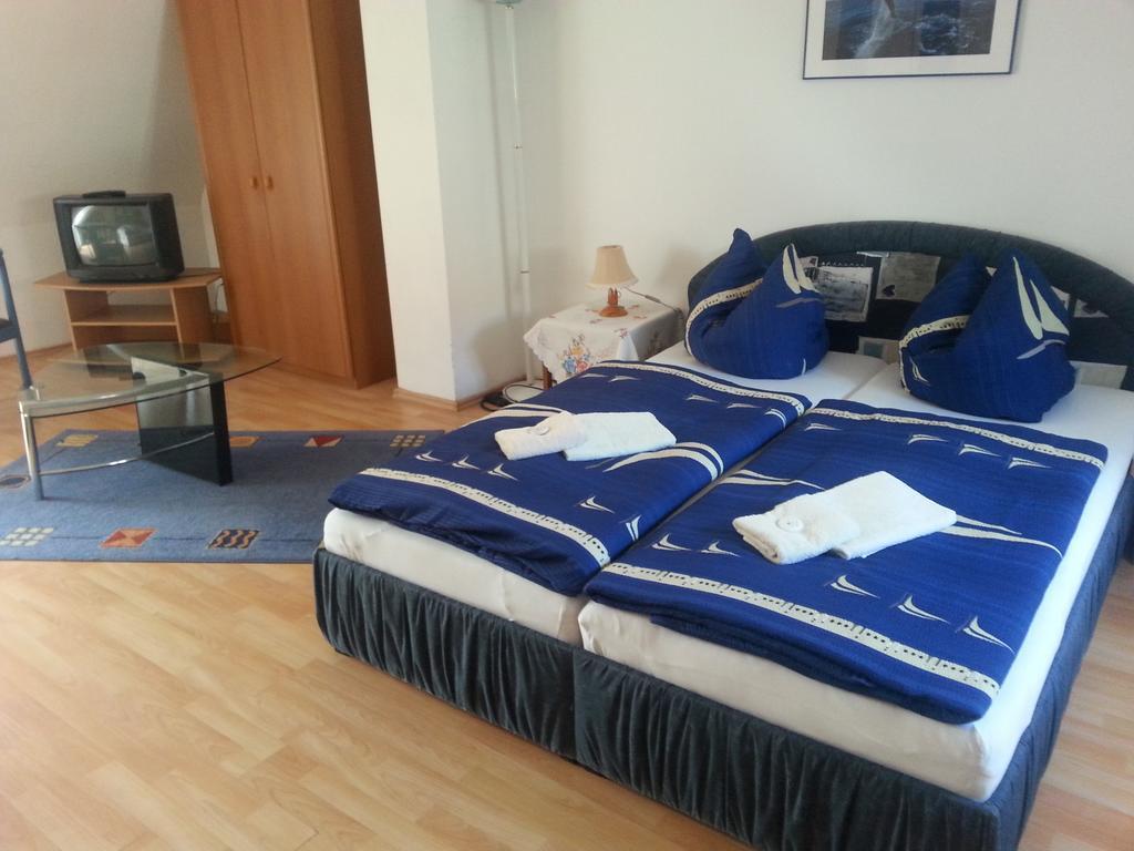 Pension Am Wassertor Wismar Ruang foto